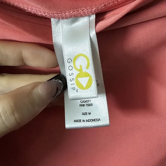 Go by GossipPeach side zip swim skirt Medium Zipper pocket on the right - Picture 3 of 3